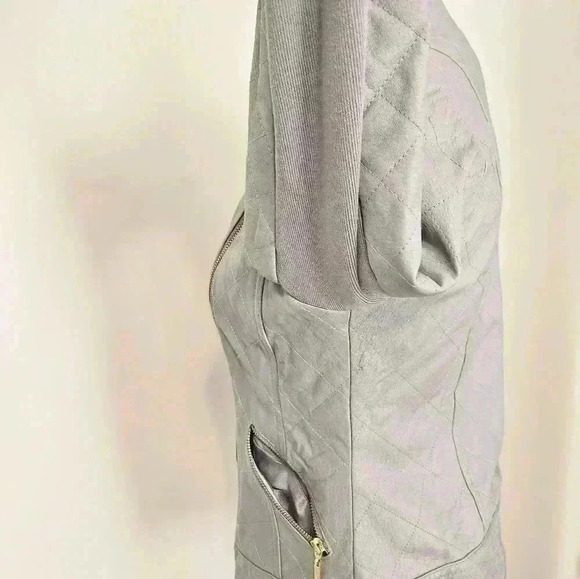 Stunning Women's Gray Quilted 100% Leather Moto Jacket - Size Small - Picture 8 of 15